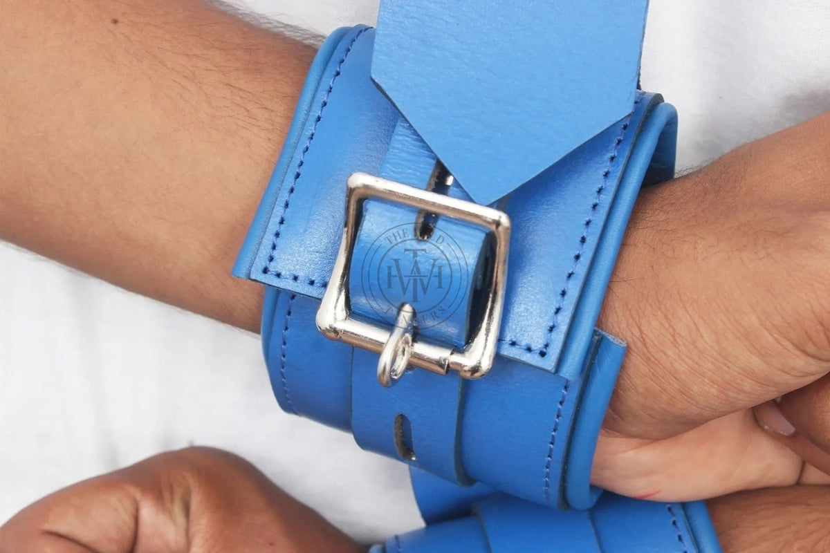 Genuine leather neck-to-wrist restraint, view 3