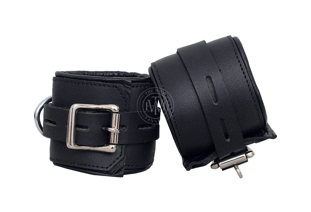 Handcrafted 7-piece padded leather bondage handcuffs set, view 4